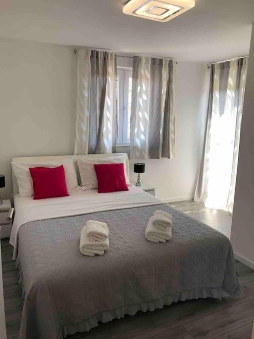 Holiday Home Marina-Renovated House In City Center Rogoznica  Luaran gambar