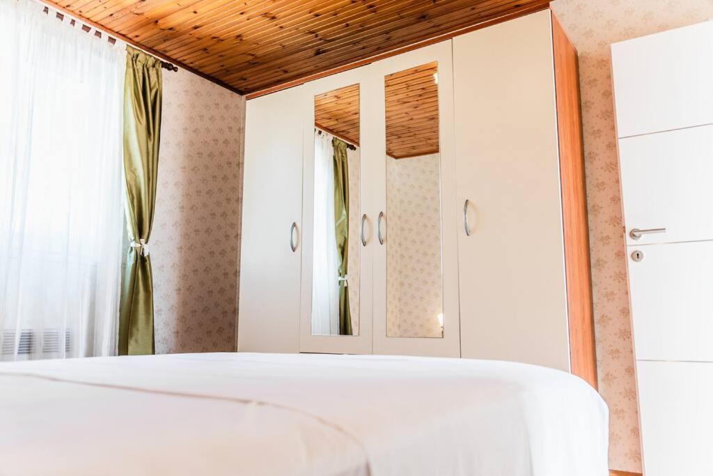 Holiday Home Marina-Renovated House In City Center Rogoznica  Luaran gambar