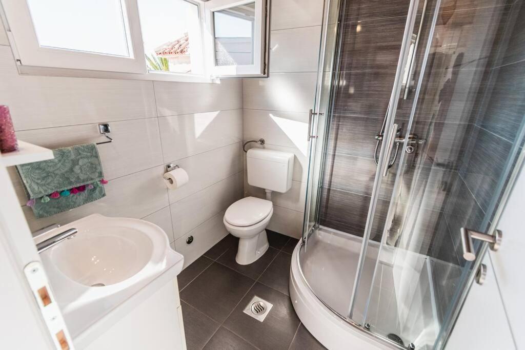 Holiday Home Marina-Renovated House In City Center Rogoznica  Luaran gambar