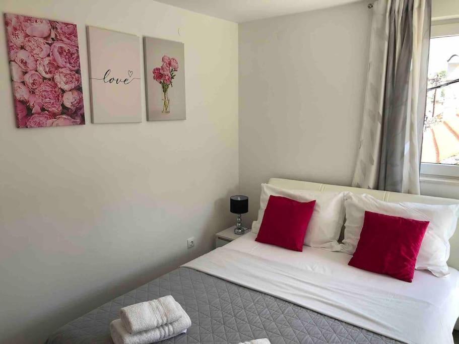 Holiday Home Marina-Renovated House In City Center Rogoznica  Luaran gambar